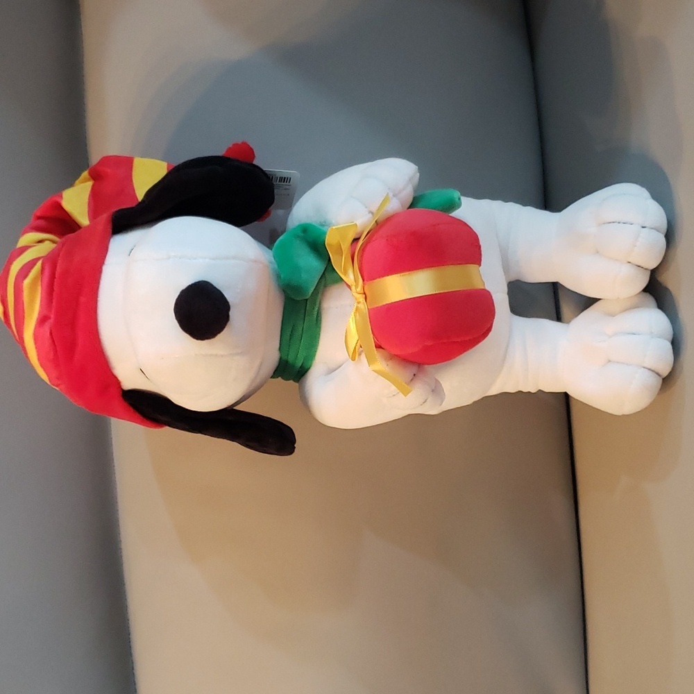 Peanuts Christmas Snoopy with present Plush NWT